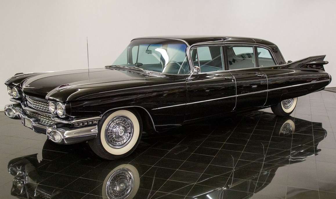 Cadillac Fleetwood Limousine '59 puzzle online from photo