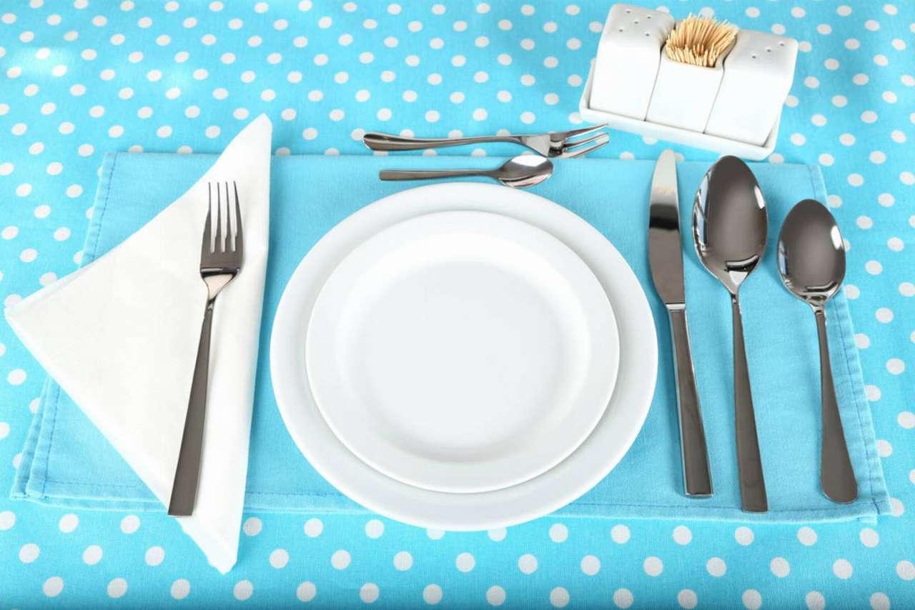 Table setting puzzle online from photo
