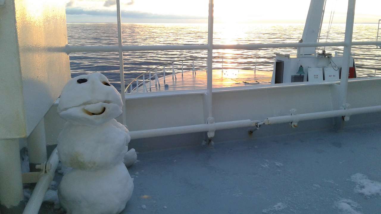 frosty at sea puzzle online from photo