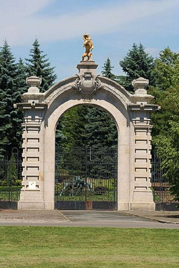 Порта към зоологическата градина в парк ąląski онлайн пъзел от снимка