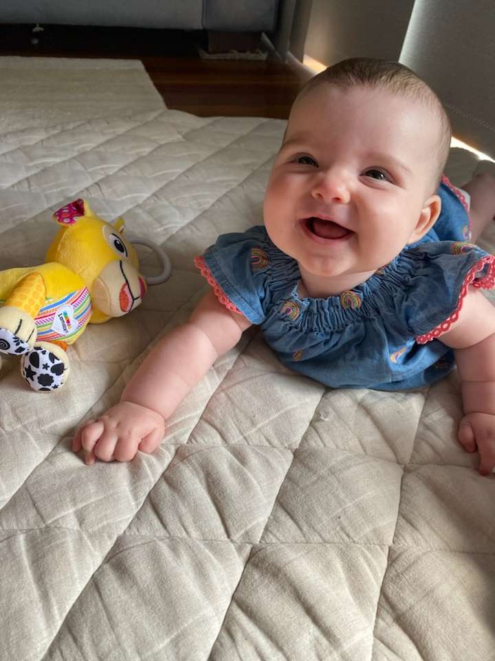 Честито бебе, усмихнато и играещо онлайн пъзел