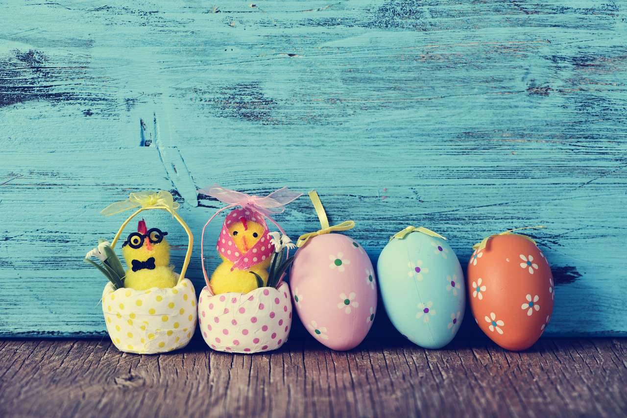 Kuřata a velikonoční vajíčka puzzle online z fotografie