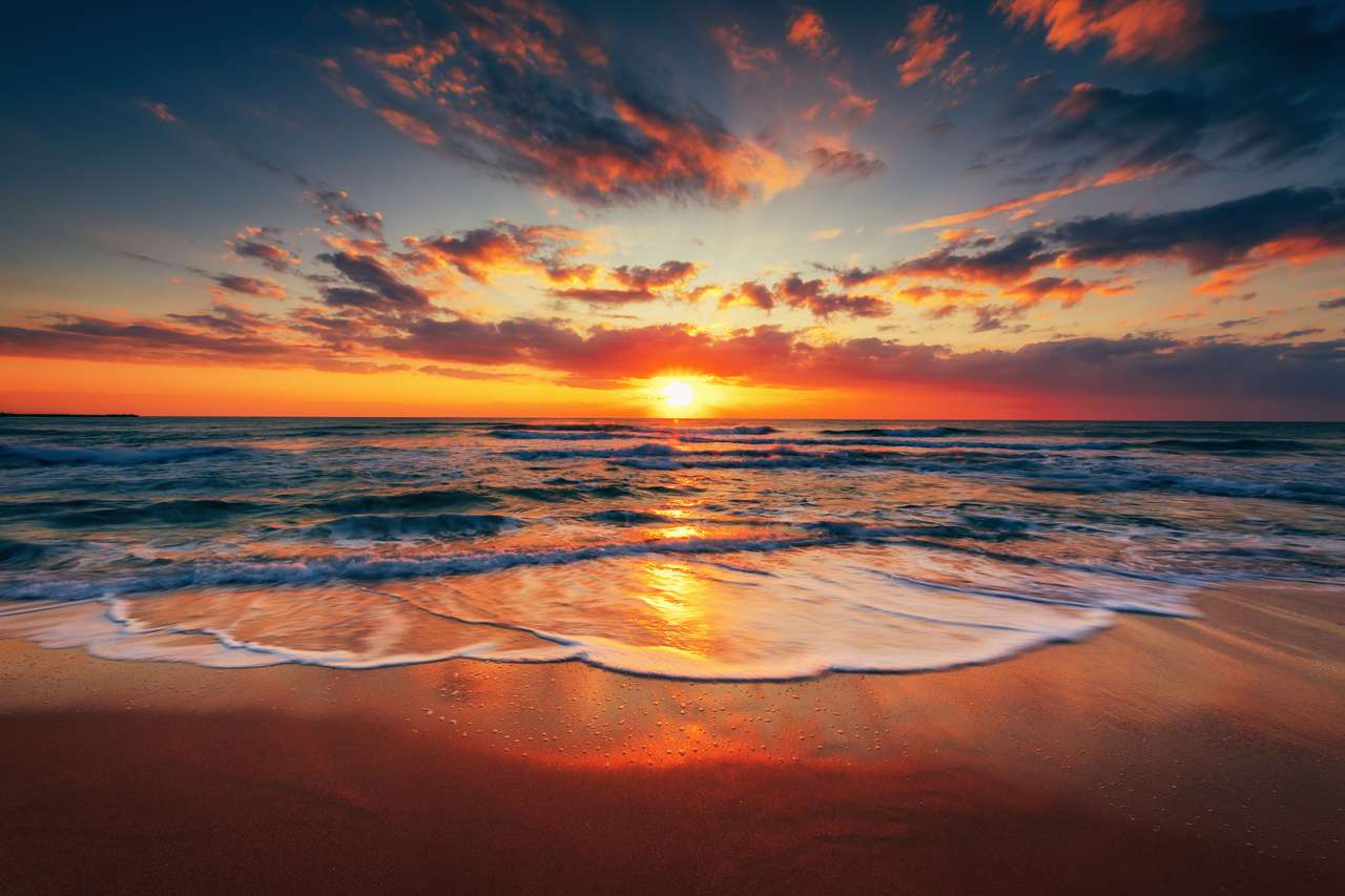 Sonnenaufgang am Meer. Online-Puzzle vom Foto