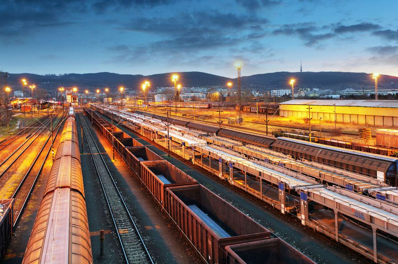 Σιδηρόδρομος - Αποτελεσματική μεταφορά για μεγάλες αποστάσεις παζλ online από φωτογραφία