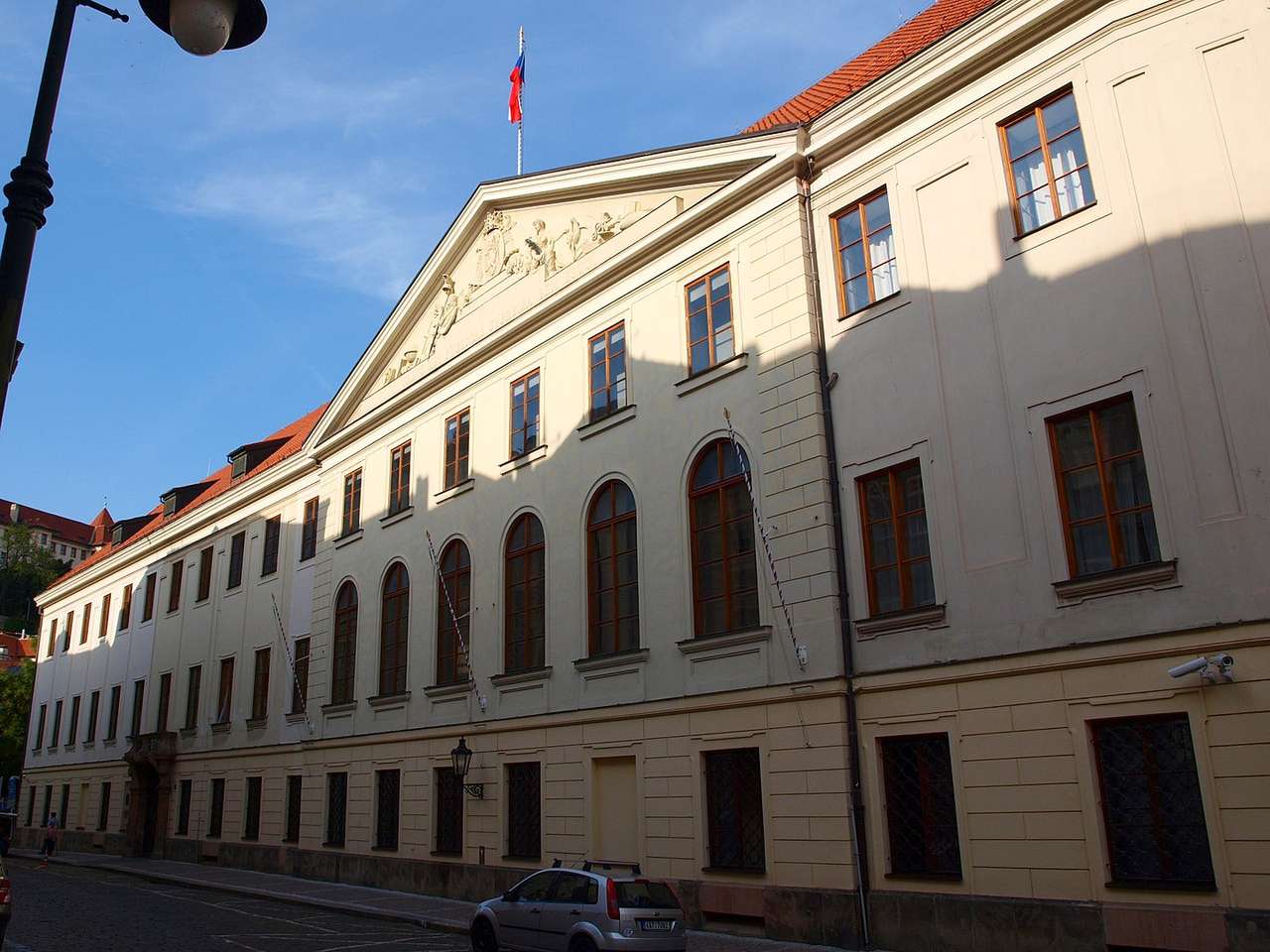 Byggnaden av Poselska-kammaren i Prag pussel online från foto
