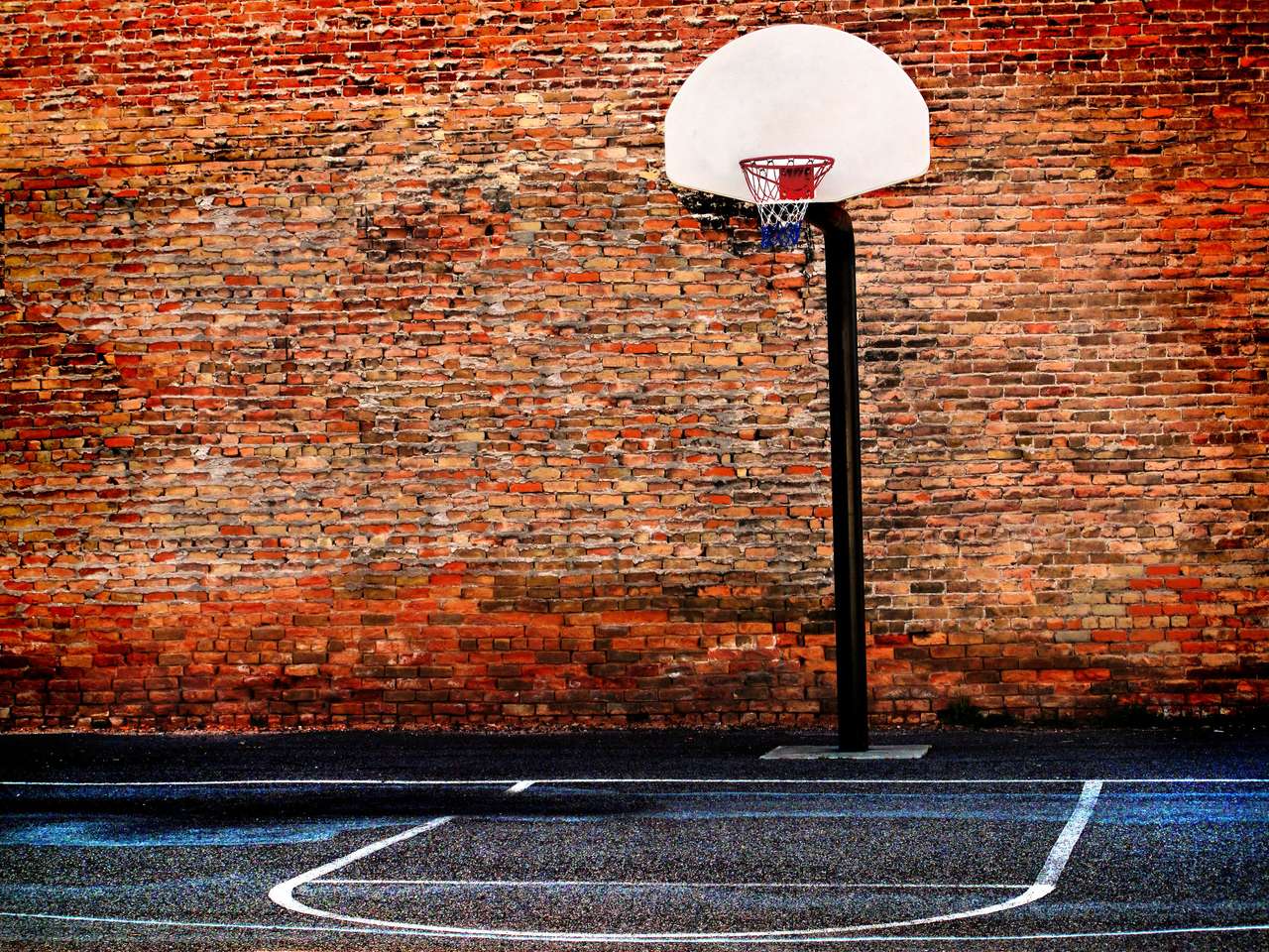 Уличная баскетбольная площадка онлайн-пазл