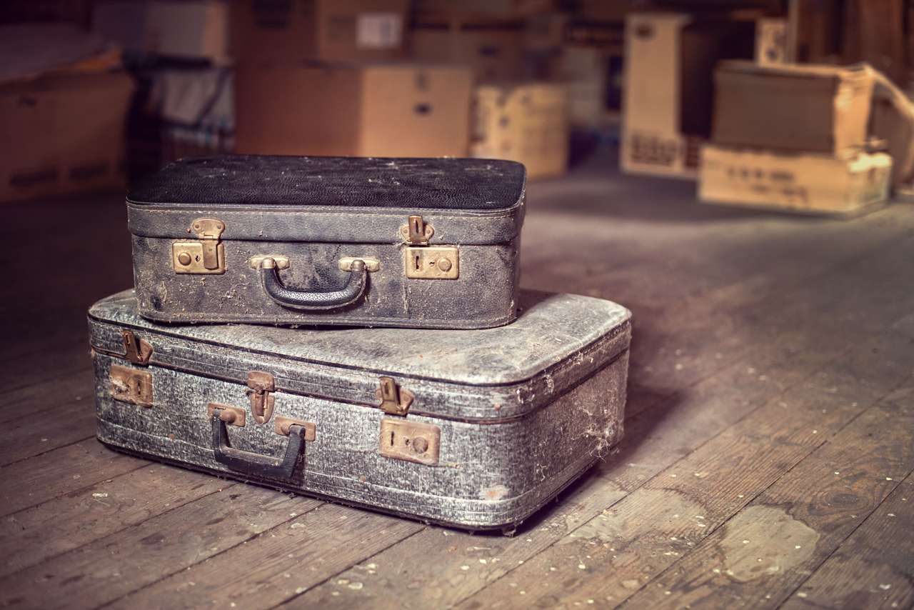 Old suitcase puzzle online from photo