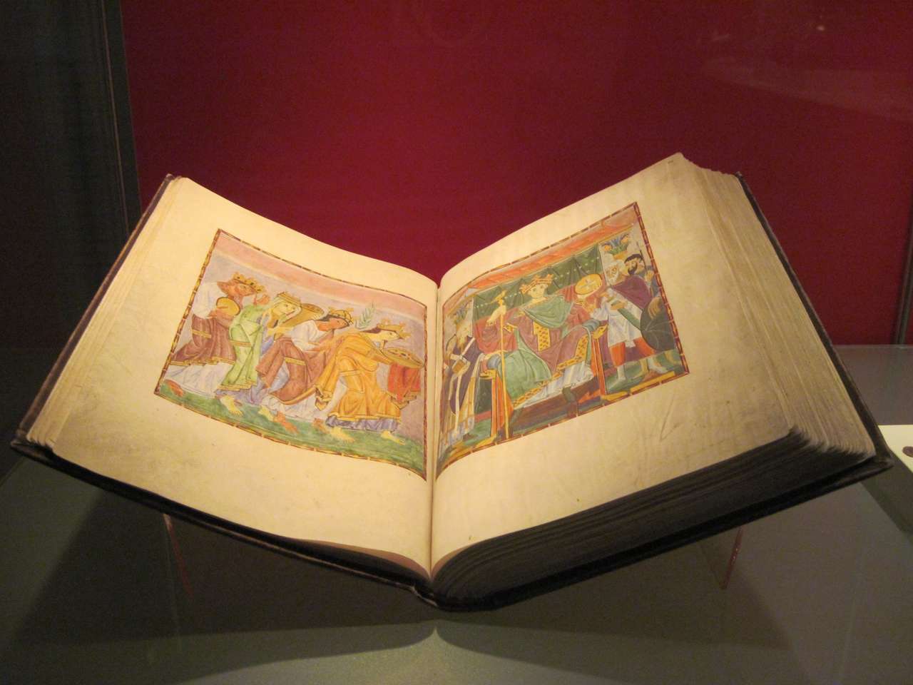 Средновековна книга онлайн пъзел от снимка