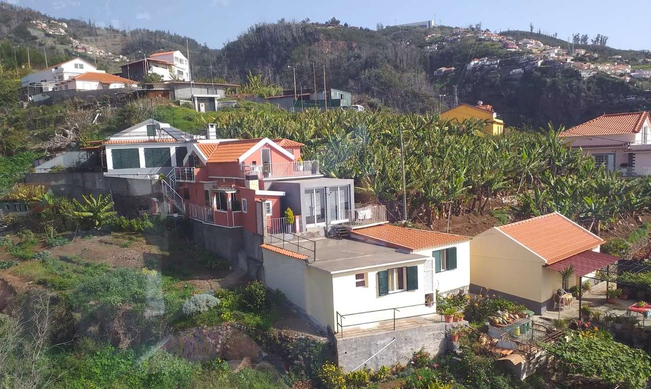 Σπίτια σε μια πλαγιά παζλ online από φωτογραφία