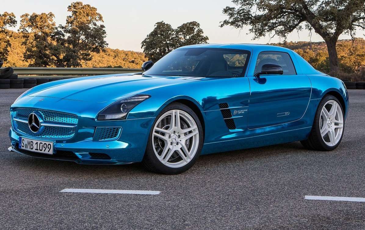 Mercedes-Benz Electric в синем цвете онлайн-пазл