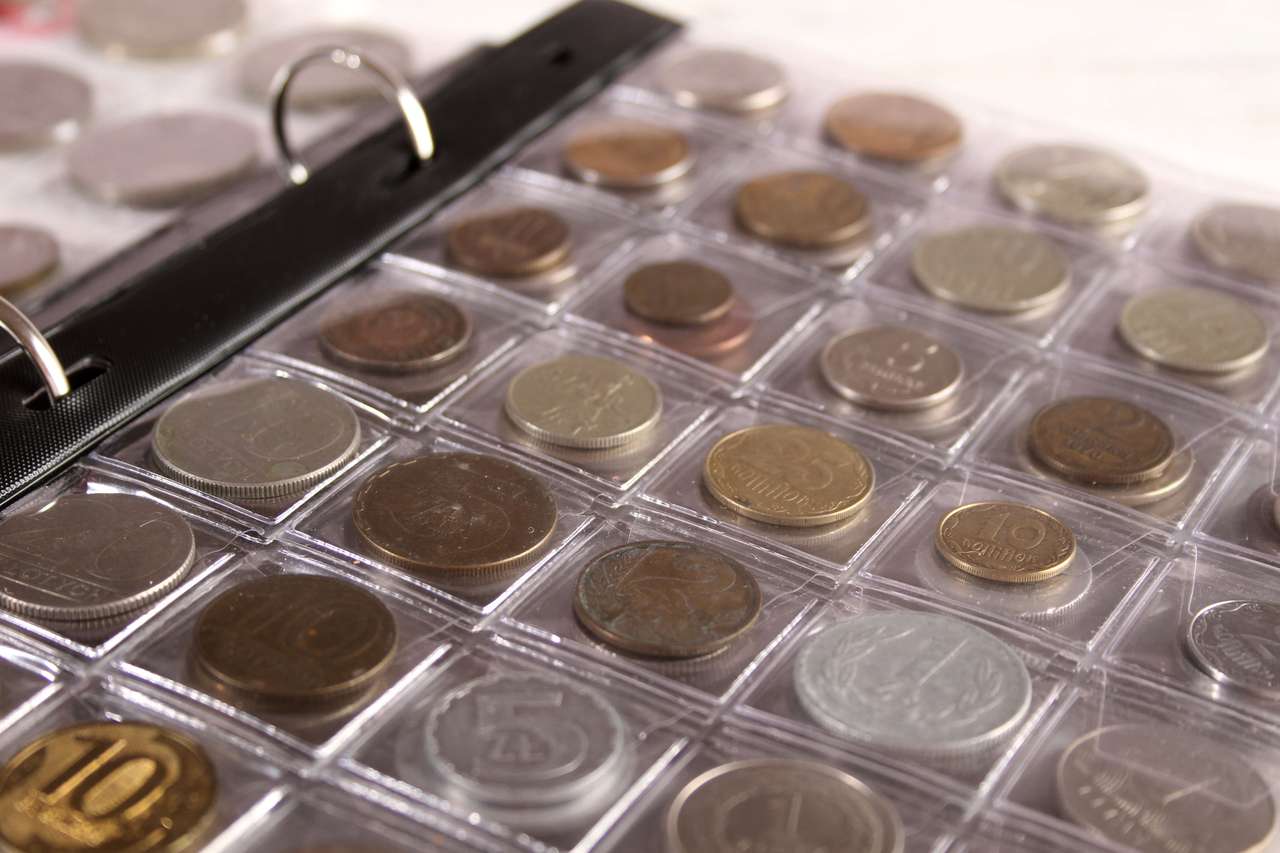 Νομίσματα στο σύμπλεγμα παζλ online από φωτογραφία