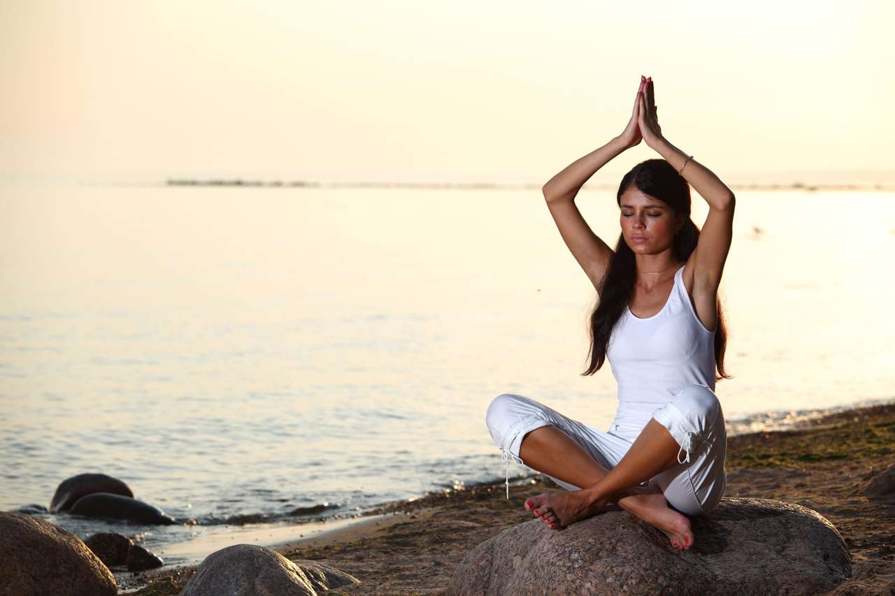 Yoga på stranden Pussel online