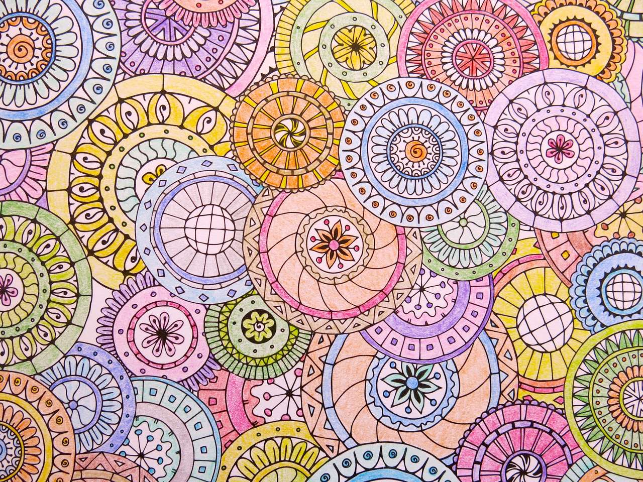 Manadale gekleurd met kleurpotloden puzzel online van foto