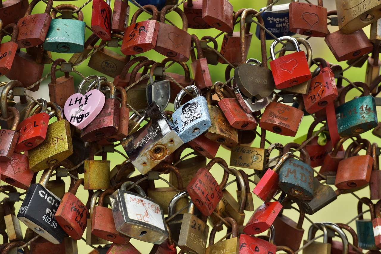 Padlock of love puzzle online from photo
