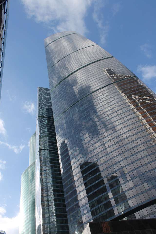 Ψηλό κτίριο παζλ online από φωτογραφία