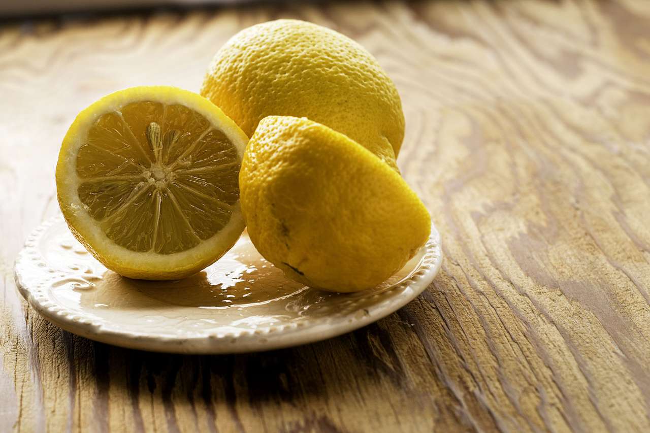 Lemons on the saucer puzzle online from photo