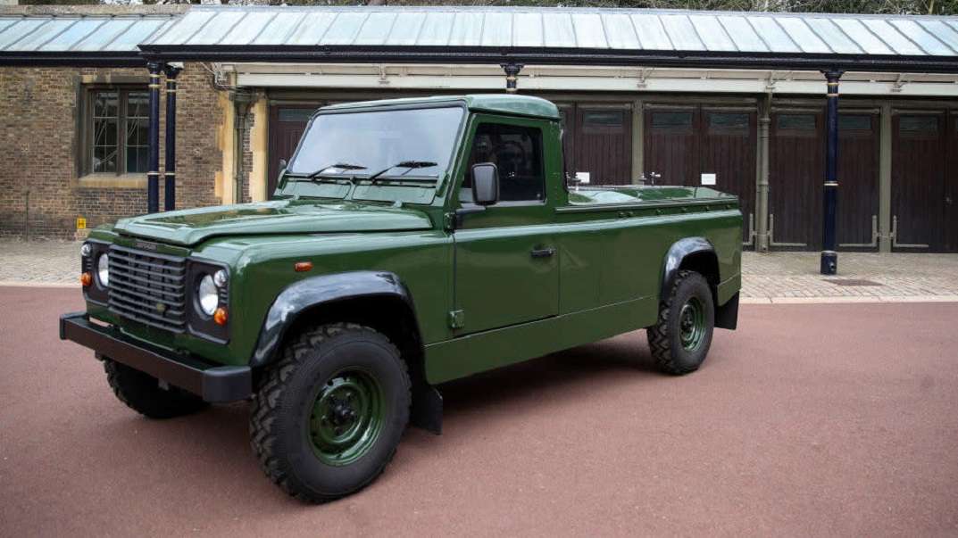 Land Rover Defender Hearse puzzle online from photo