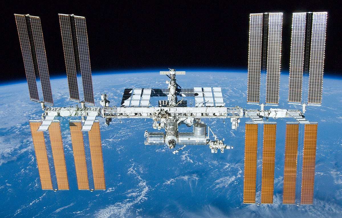 The space Station puzzle online from photo