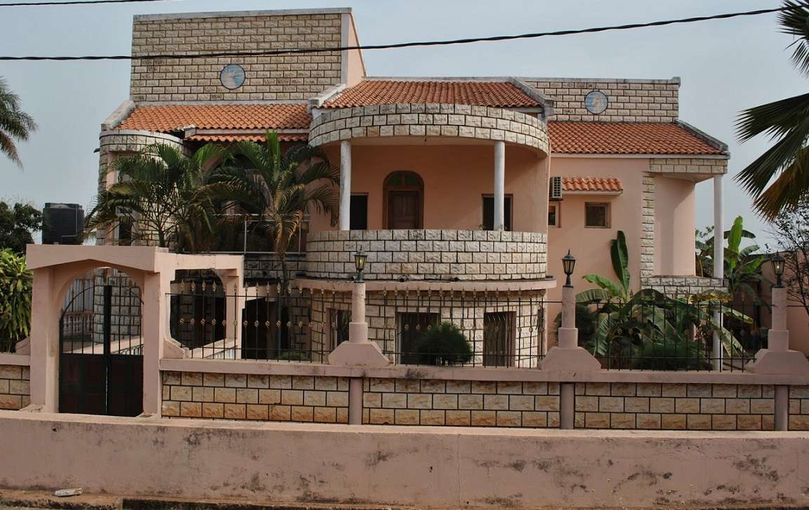 Maison dans la région de Sous-Sahara puzzle en ligne à partir d'une photo