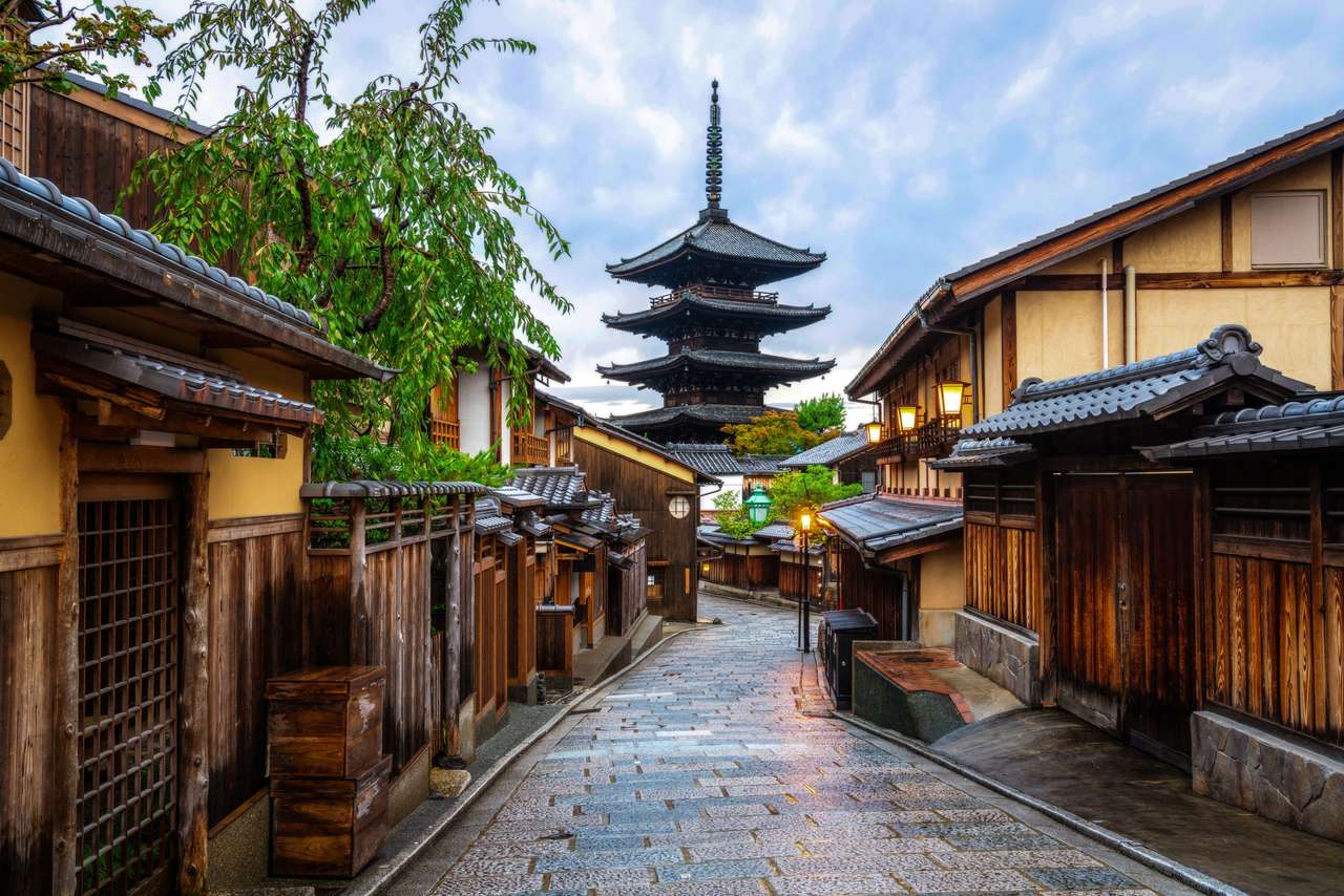 Yasaka pagoda in Kyoto puzzle online from photo