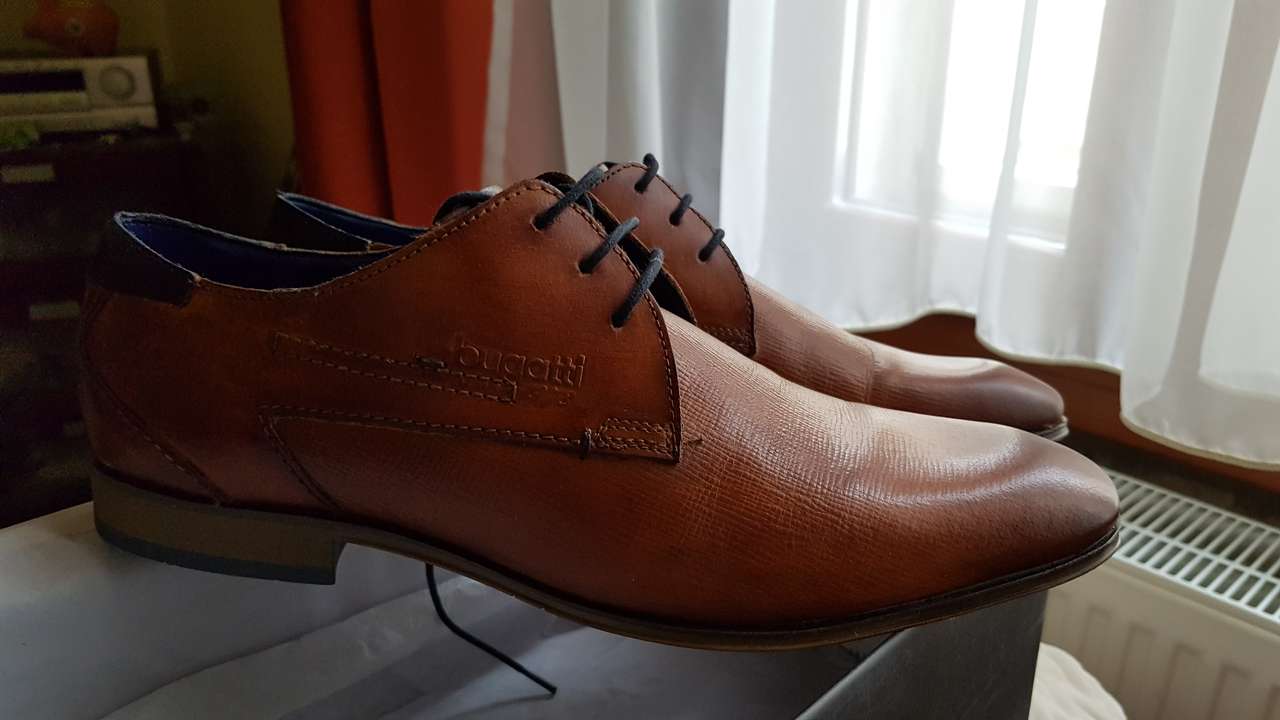 Καινούργια παπούτσια παζλ online από φωτογραφία