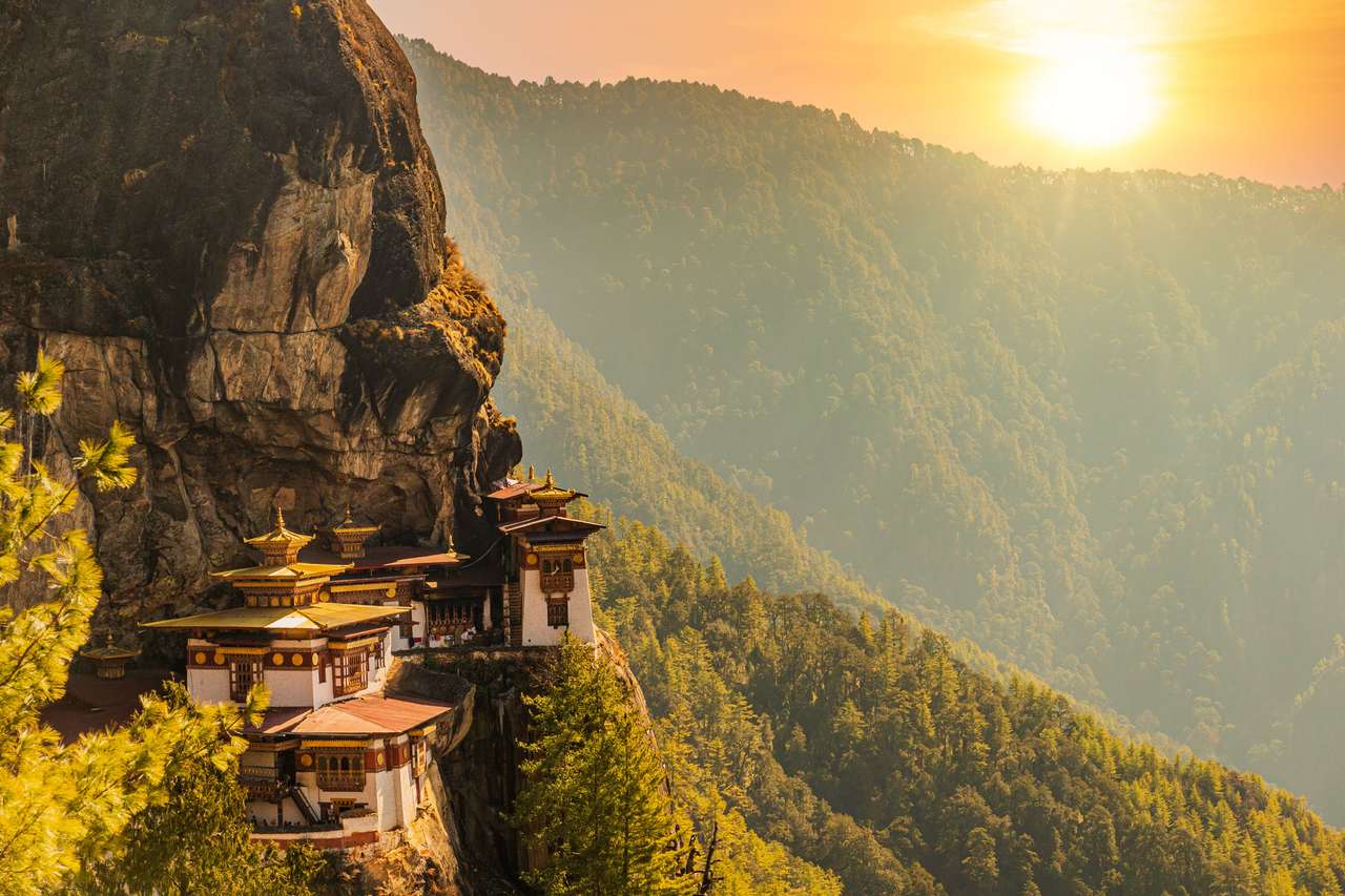 high cliff of Paro puzzle online from photo