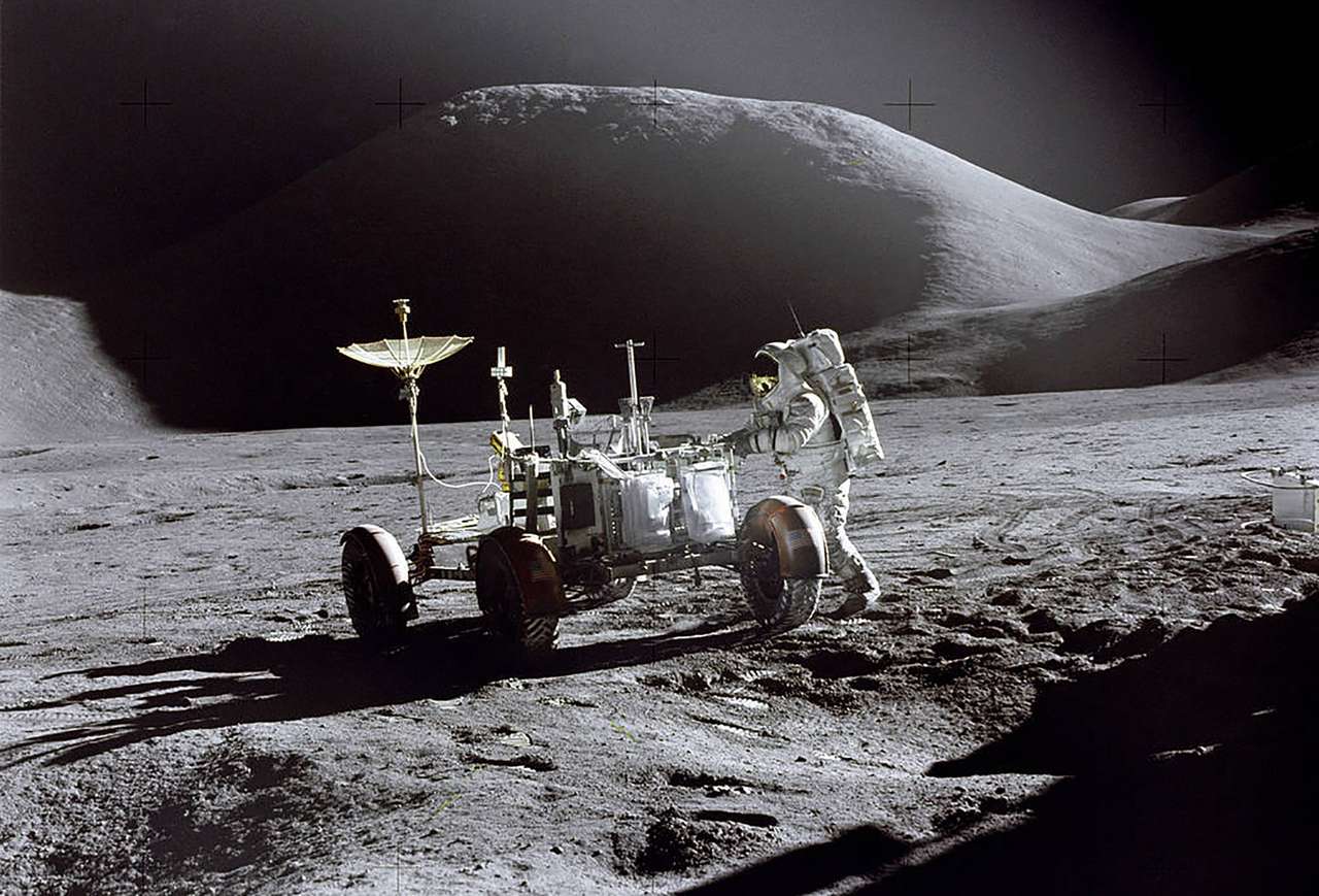 This is Moon Landing Puzzle online puzzle