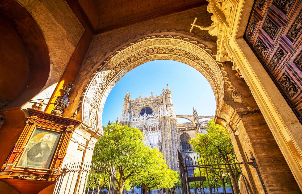 Sevilla-Kathedrale und Giralda-Turm Online-Puzzle
