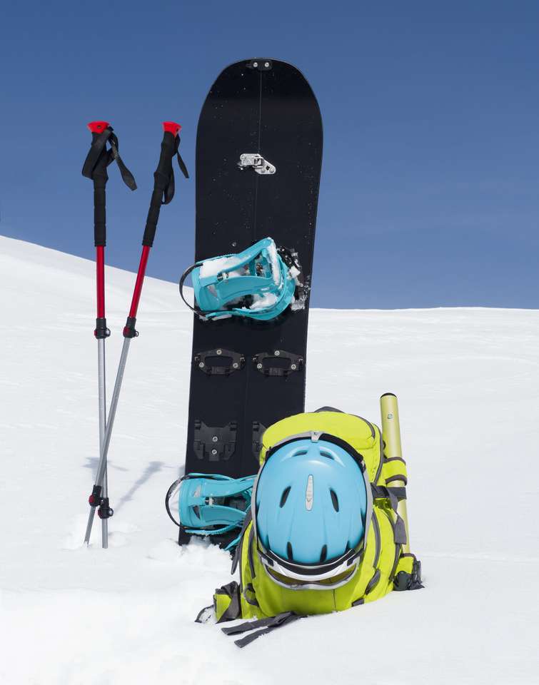 Сноуборд, трекінгові палиці та рюкзак скласти пазл онлайн з фото