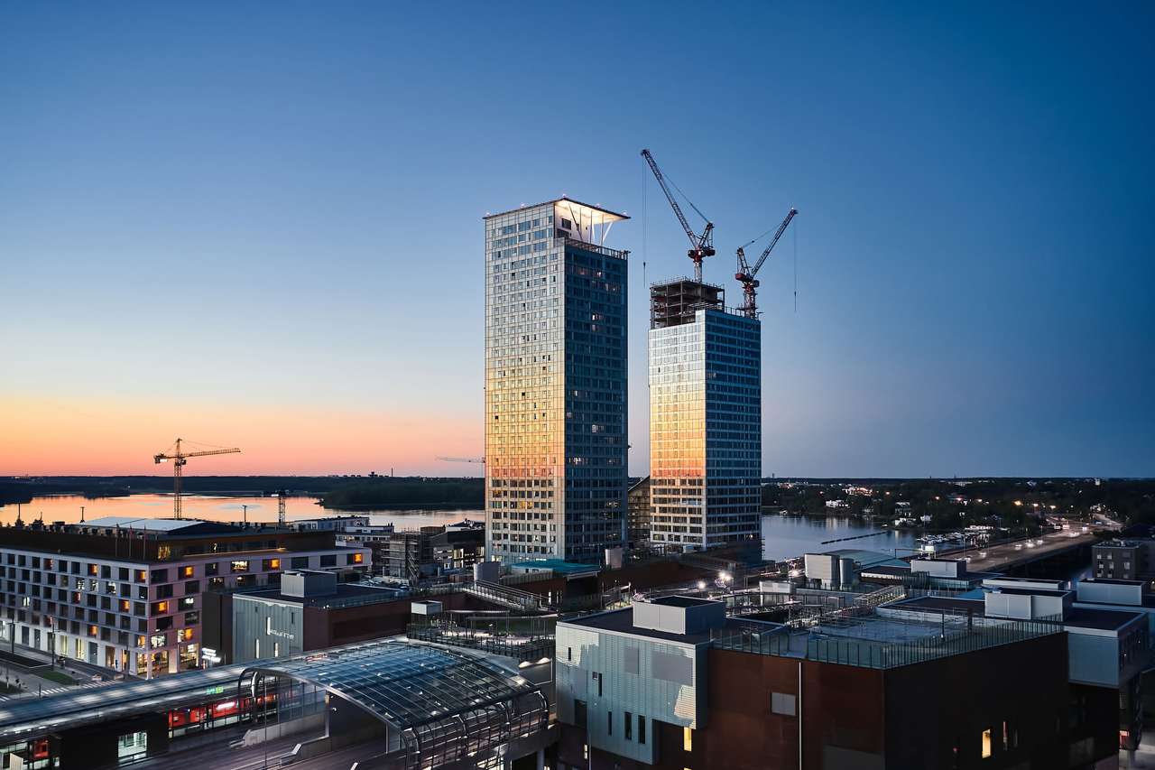 Вид с воздуха на первые небоскребы в Финляндии онлайн-пазл