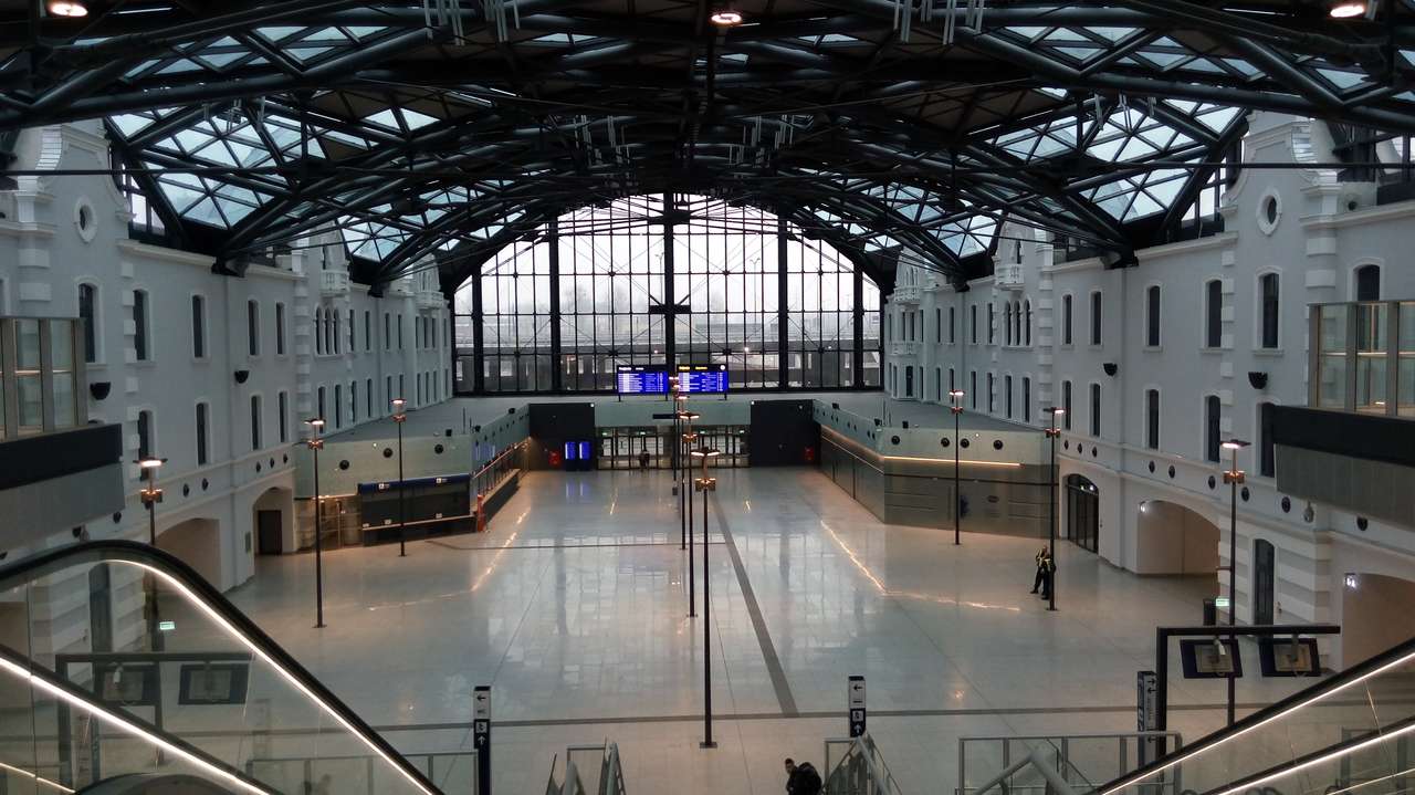 Железнодорожный вокзал в Лодзи пазл онлайн из фото