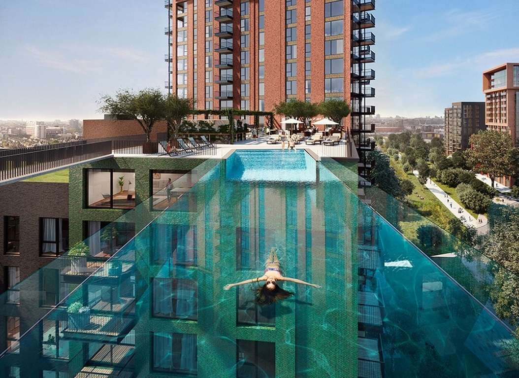 Embassy Gardens Sky Pool - London puzzle online from photo