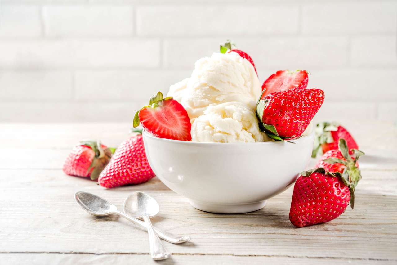 Hausgemachte Erdbeer-Vanilleeis Online-Puzzle vom Foto