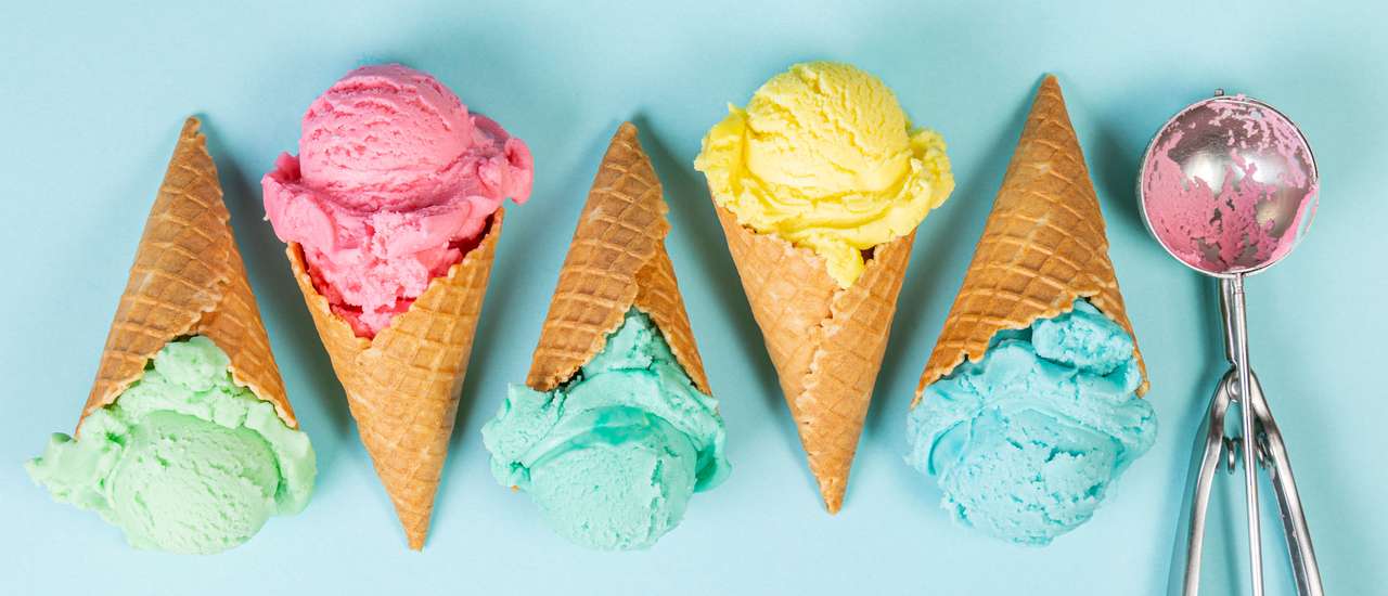 Crème glacée pastel dans les cônes de gaufres puzzle en ligne