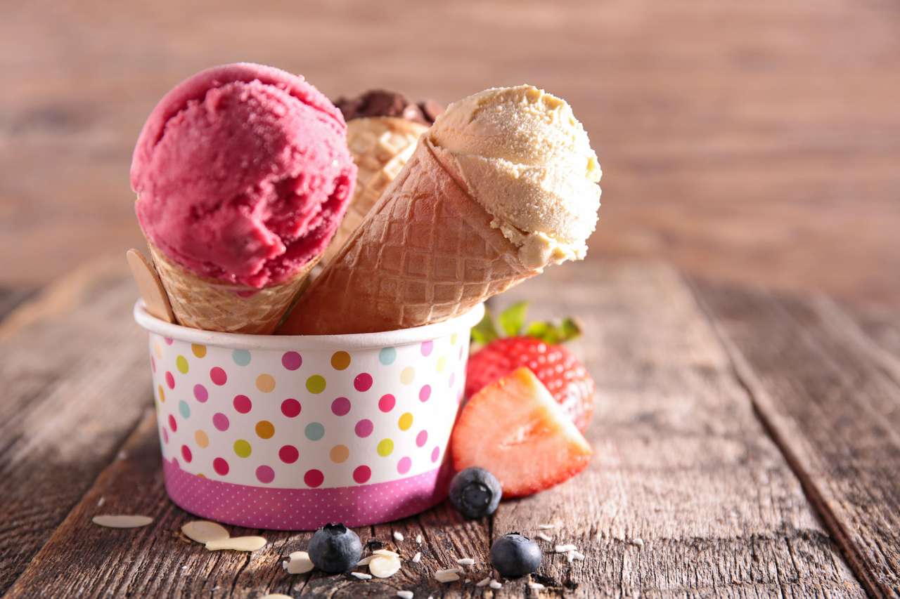 Vanille- und Erdbeer-Eiscreme Online-Puzzle