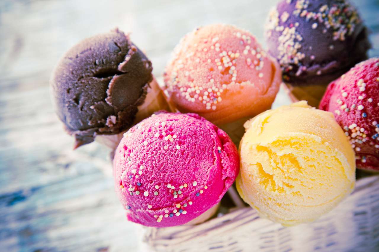 Cucharadas de helado multicolor puzzle online a partir de foto