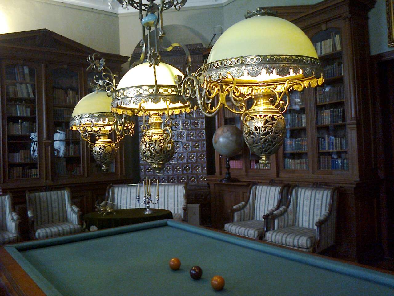 Billiard table in the library - Museum in Kozłówka puzzle online from photo