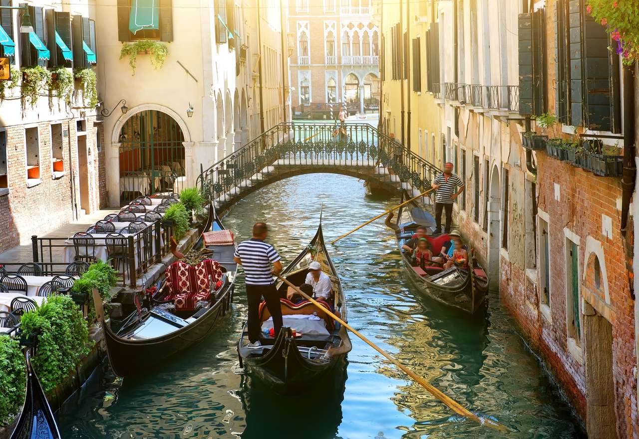 Traditionele Venetiaanse straat online puzzel