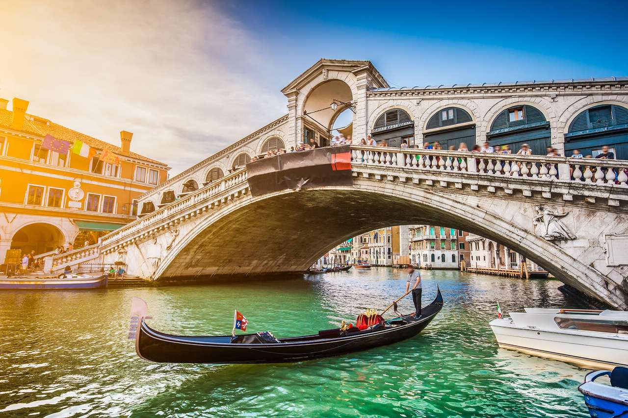 Rialto Bridge vid solnedgången i Venedig, Italien Pussel online