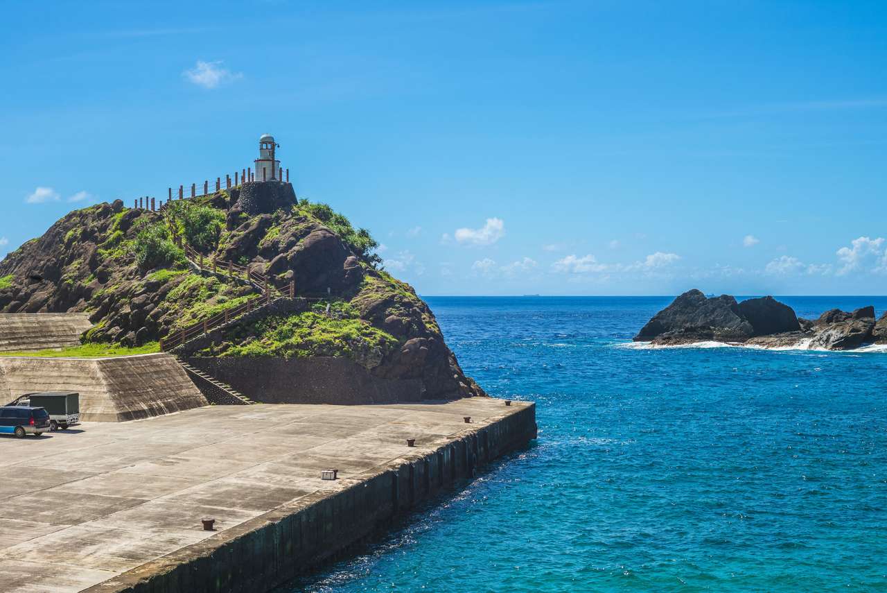 old lanyu lighthouse at Kaiyuan Harbor puzzle online from photo