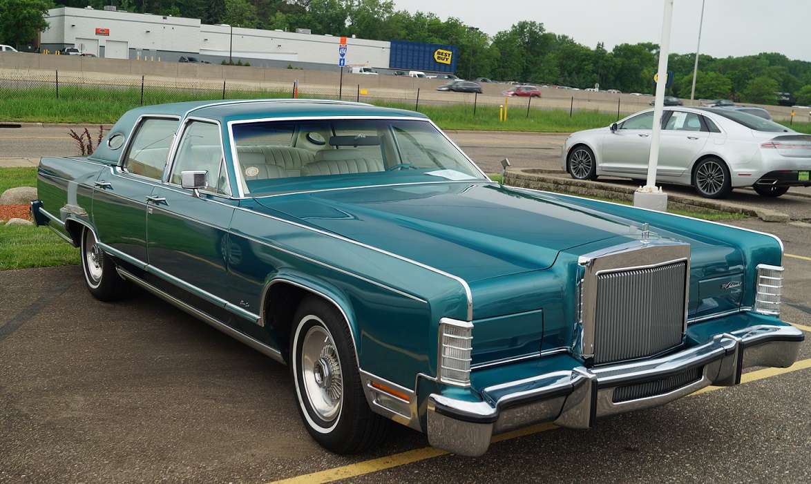 Lincoln Town Car '78 puzzle online from photo
