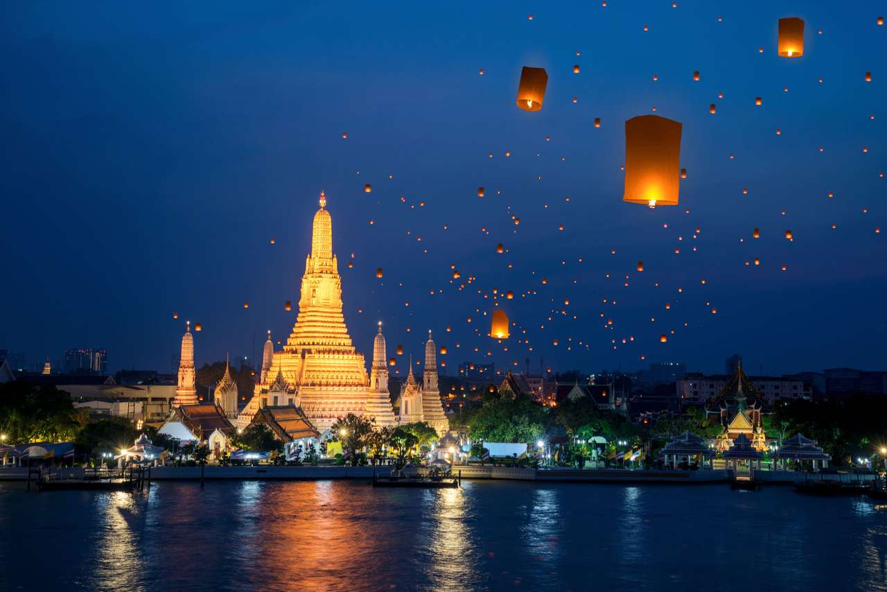 Wat Arun temple puzzle online from photo