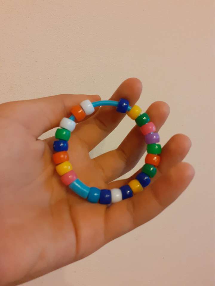 Colored bracelet online puzzle
