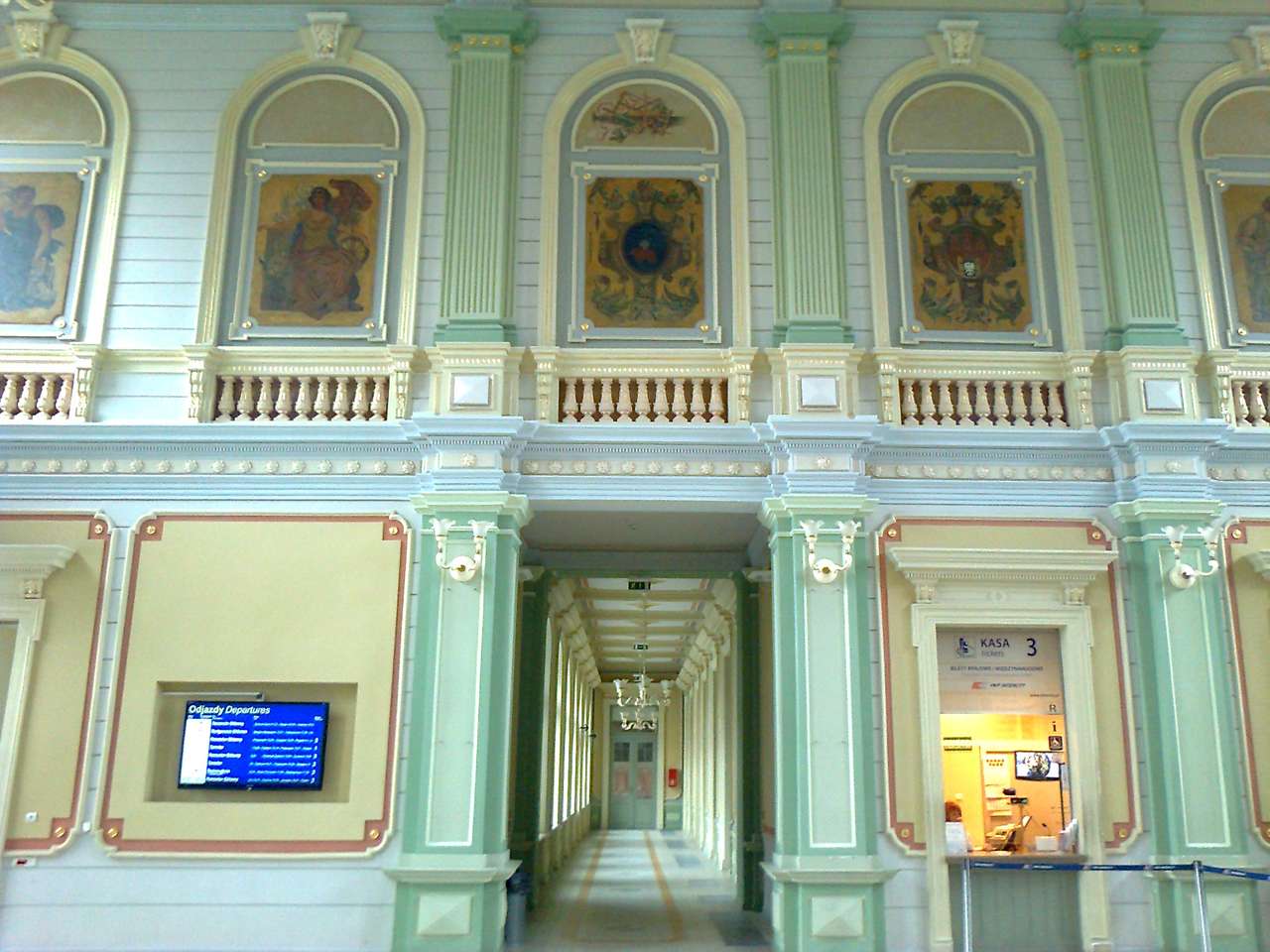 Εσωτερικό του σιδηροδρομικού σταθμού PKP Przemyśl παζλ online από φωτογραφία