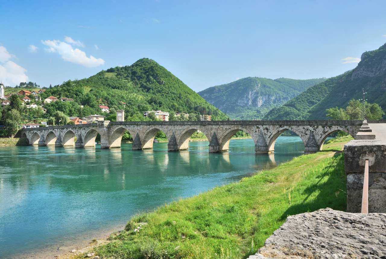 Famous bridge on the Drina in Visegrad online puzzle