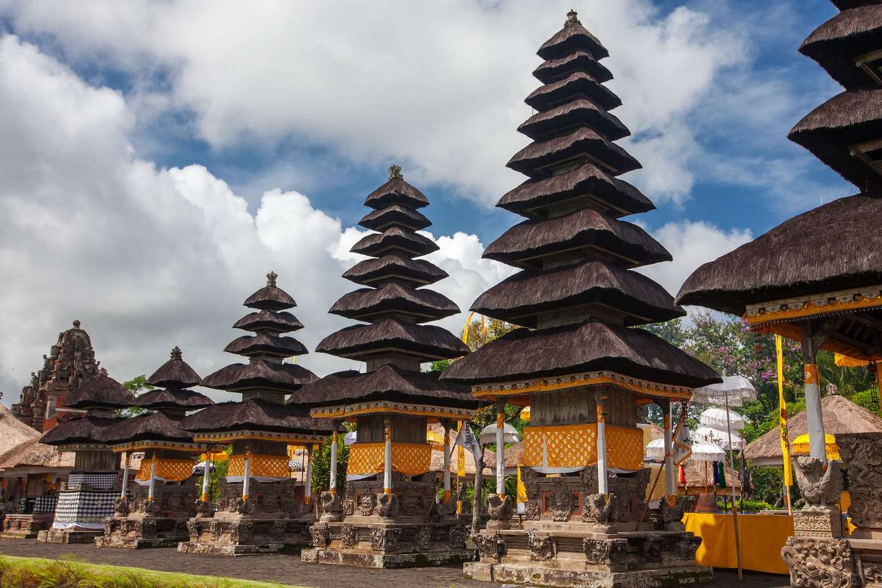 Taman Ayun Temple puzzle online from photo