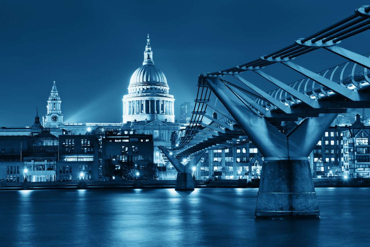 Millennium Bridge and St Pauls Cathedral puzzle online from photo