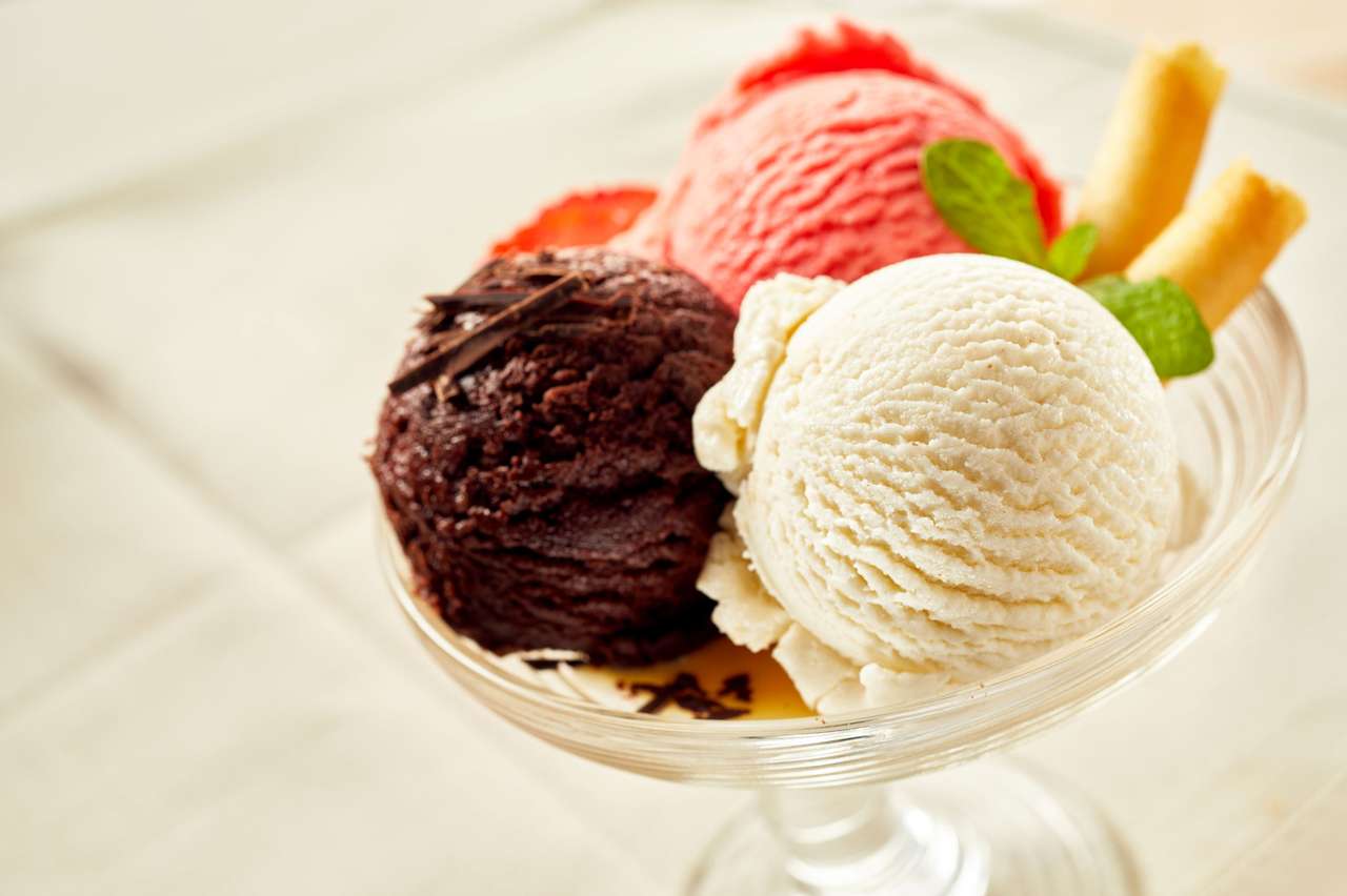 Bowl with ice cream puzzle online from photo