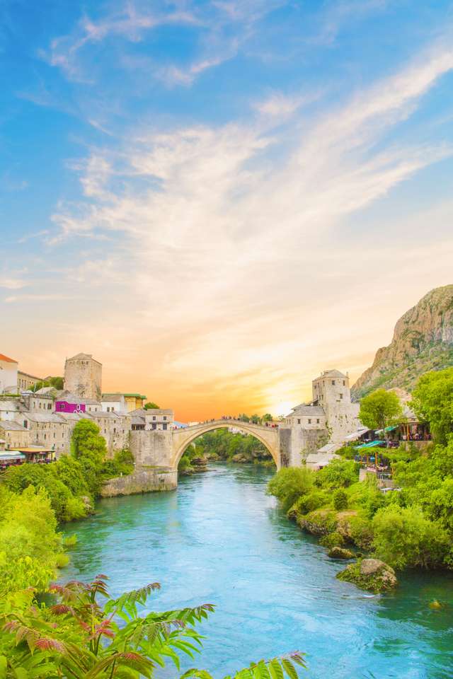 Ciudad medieval de Mostar puzzle online a partir de foto