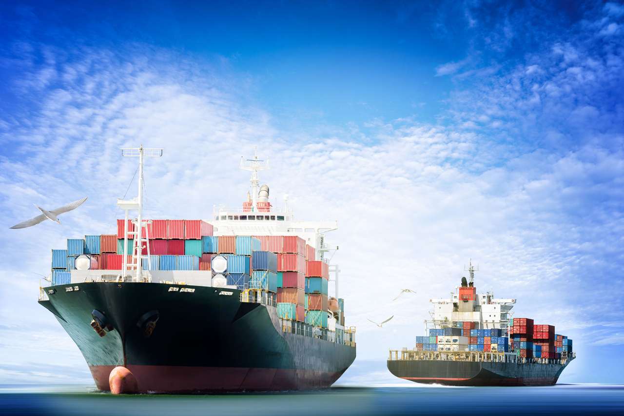 Container vrachtschepen in de oceaan online puzzel